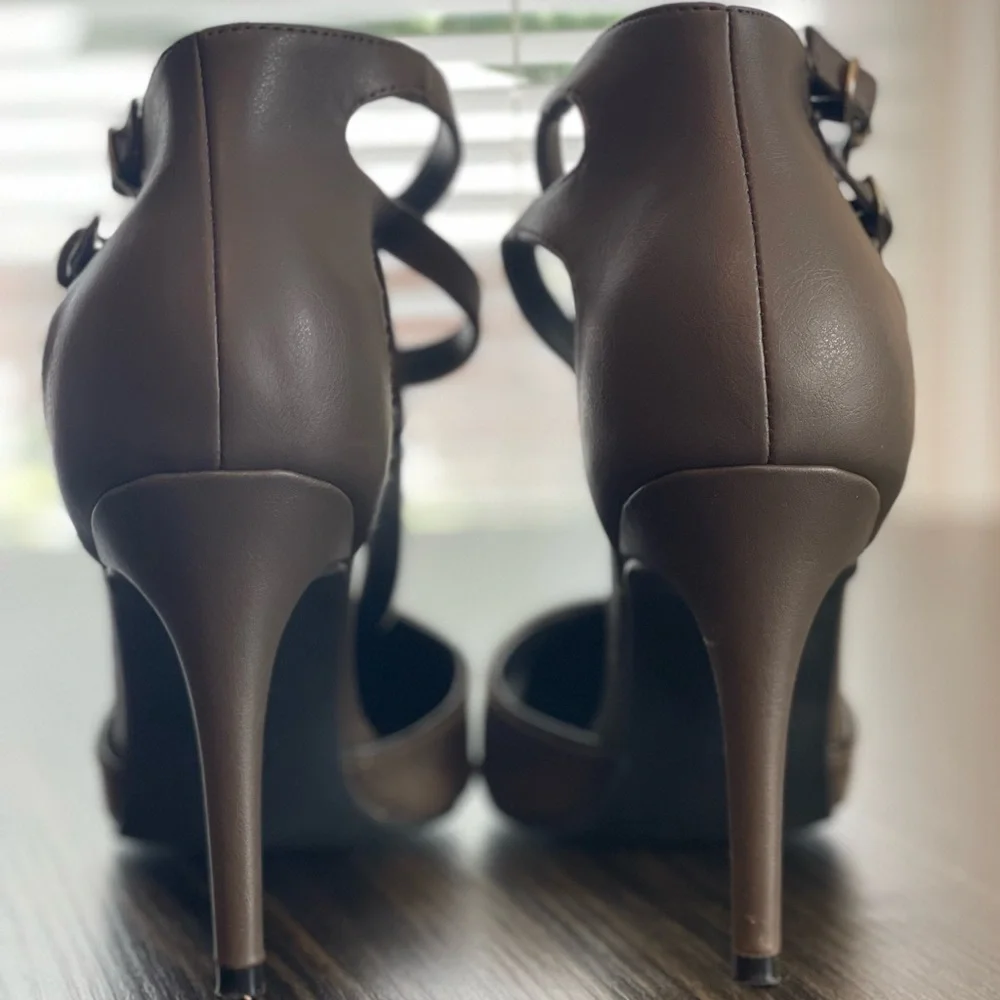 Charlotte Rouse Heels - Picture 3 of 6